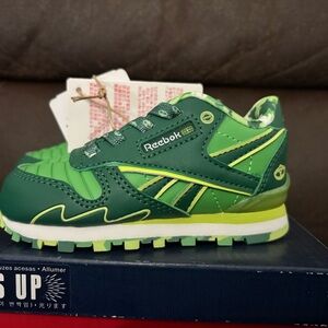 Reebok 5c Green Sneakers brand new in box. Light up